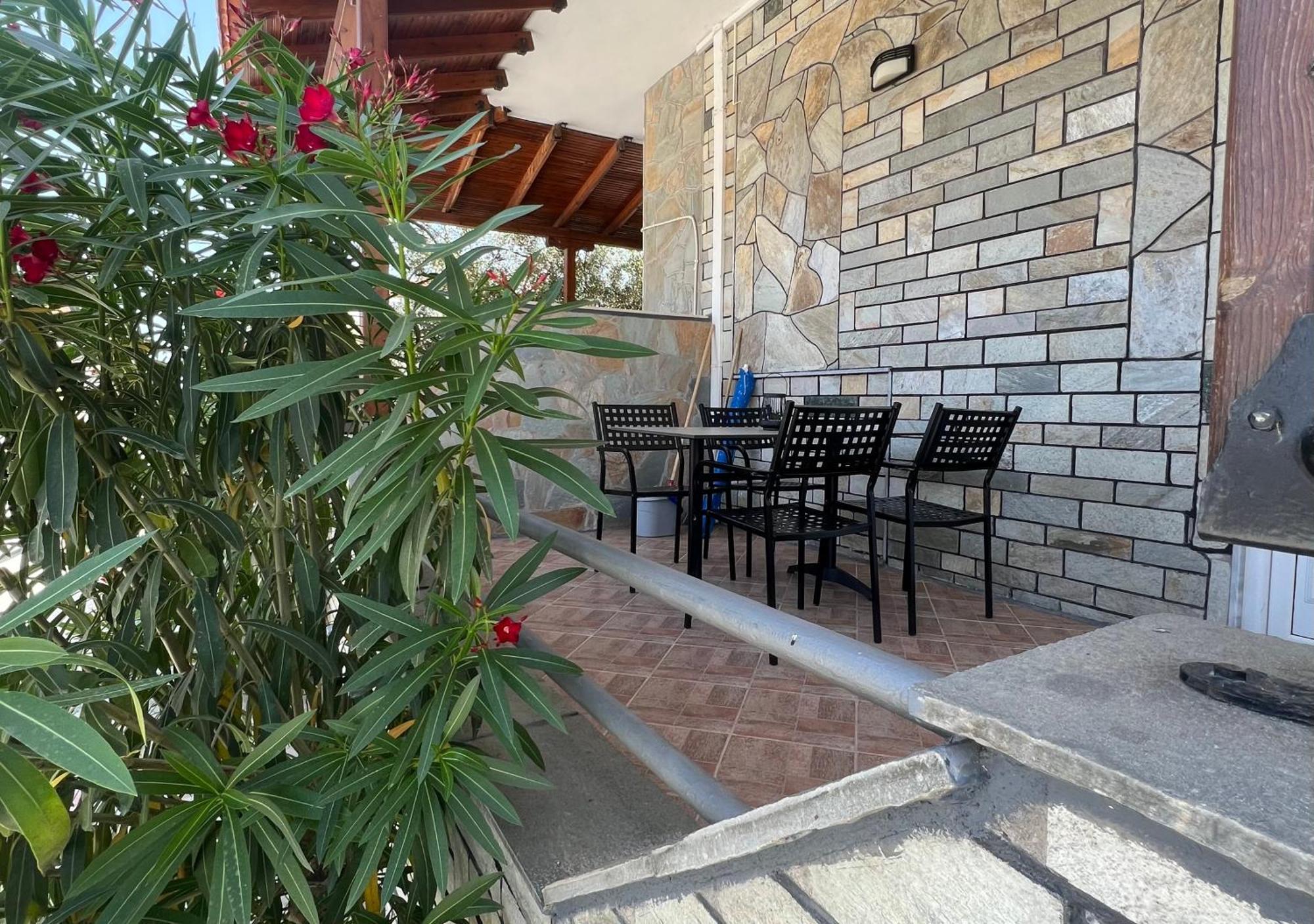 Villa Kostas Accommodations - Неа-Врасна Екстер'єр фото